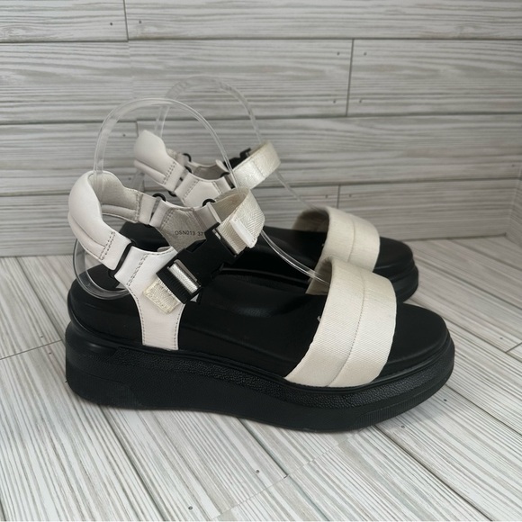 Suzanne Rae Velcro white womens sandals - Picture 2 of 8